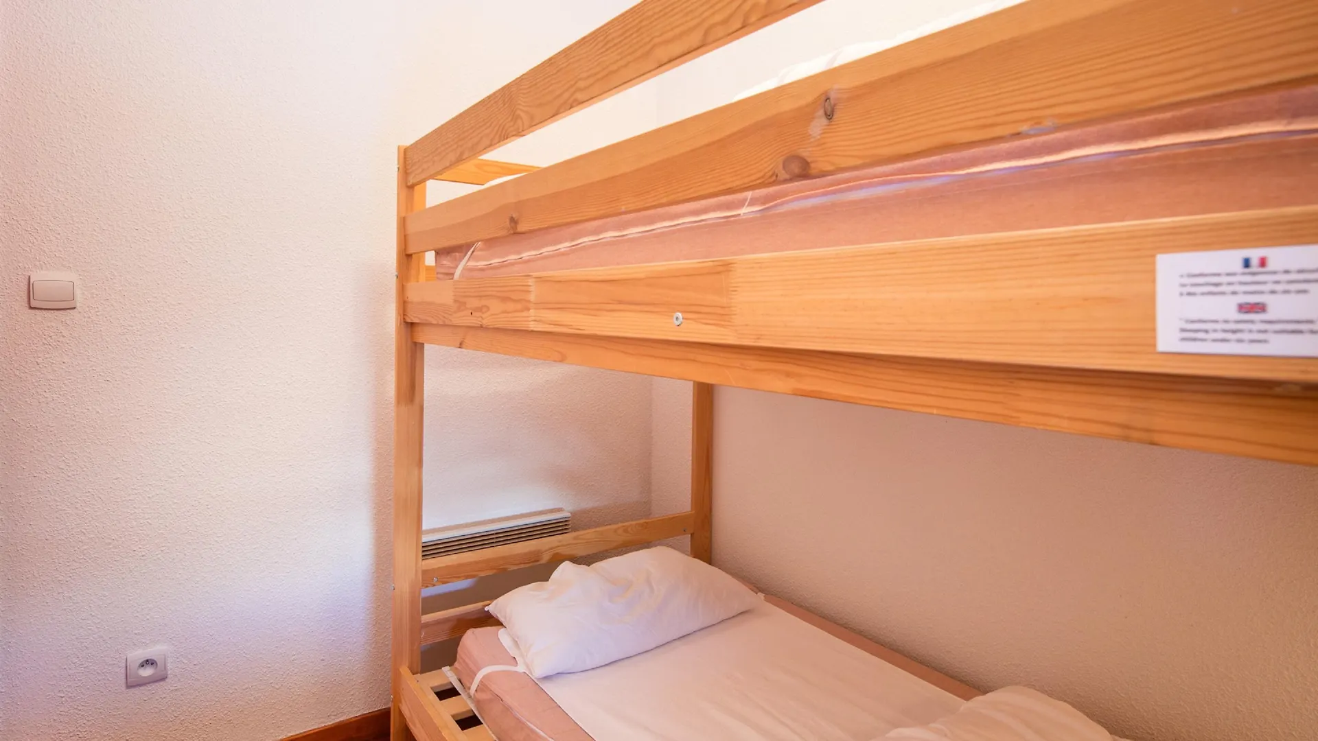 Residence Les Chalets De La Ramoure Valfrejus 3*,  France